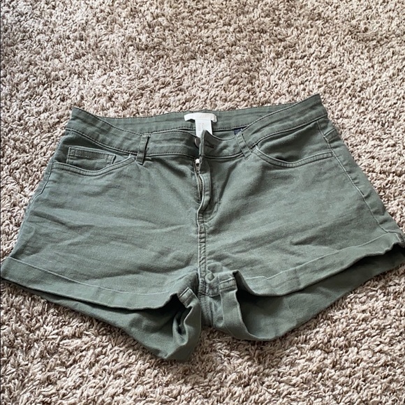 Green H&M Shorts size 8 - Picture 2 of 8